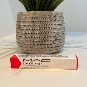 💋 NEW M·A·C MAC Cosmetics LOCKED KISS 24HR LIPSTICK - Gutsy/Red 💄